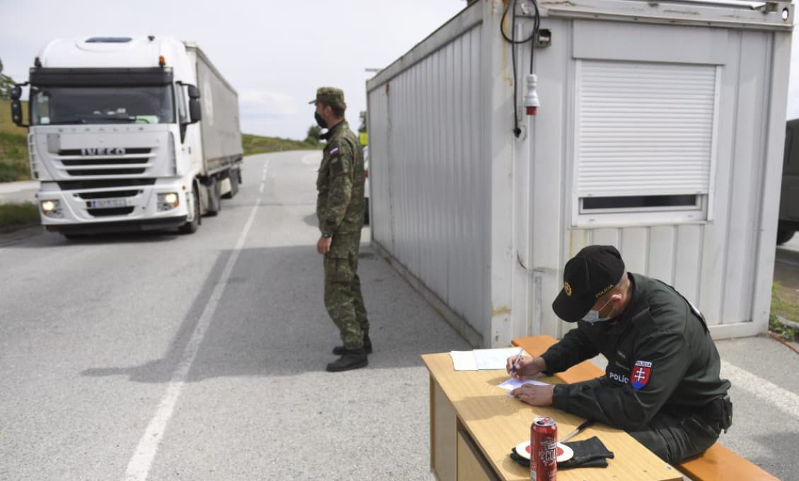 Kontroly na hraniciach SR zostávajú spomedzi štátov EÚ len s Poľskom