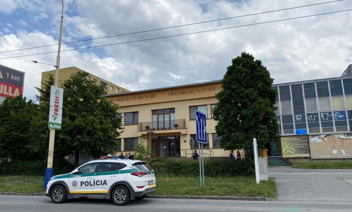 AKUTÁLNE: V záložni na sídlisku Sekčov malo dôjsť k ozbrojenému prepadu