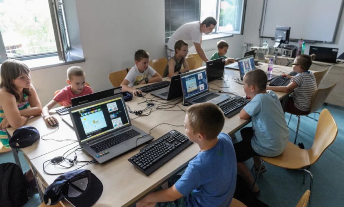 Deti sa môžu počas letných prázdnin zapojiť do bezplatných IT táborov