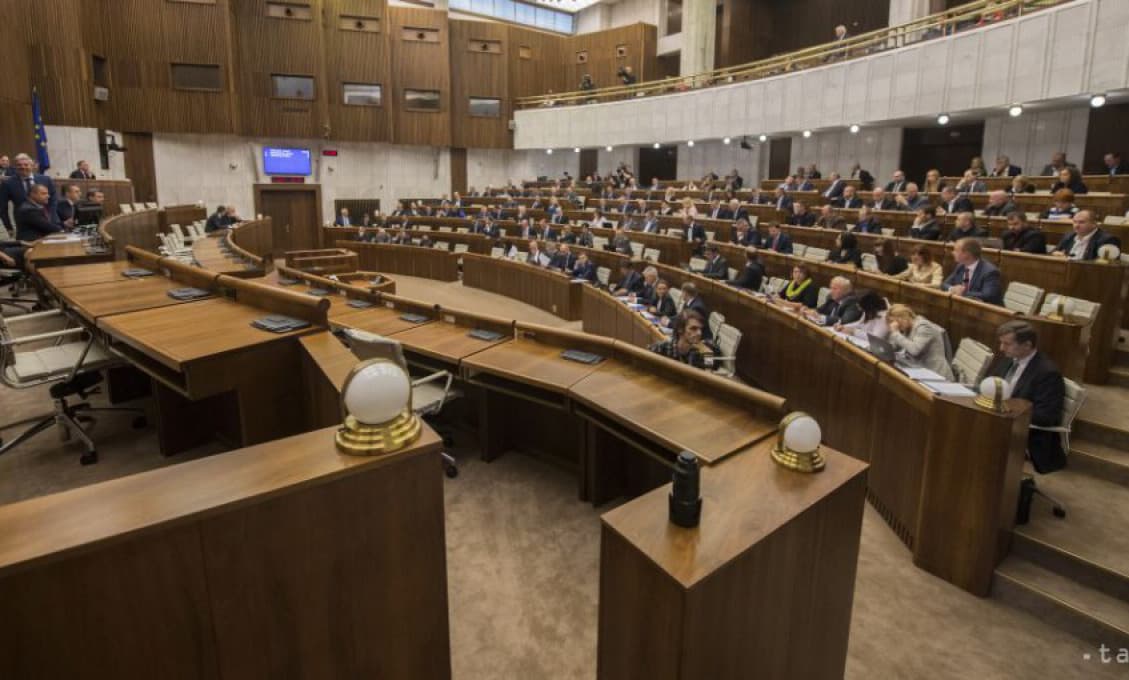 Výbor Národnej rady bude riešiť podnety týkajúce sa Fica a Gogu na júlovom zasadnutí