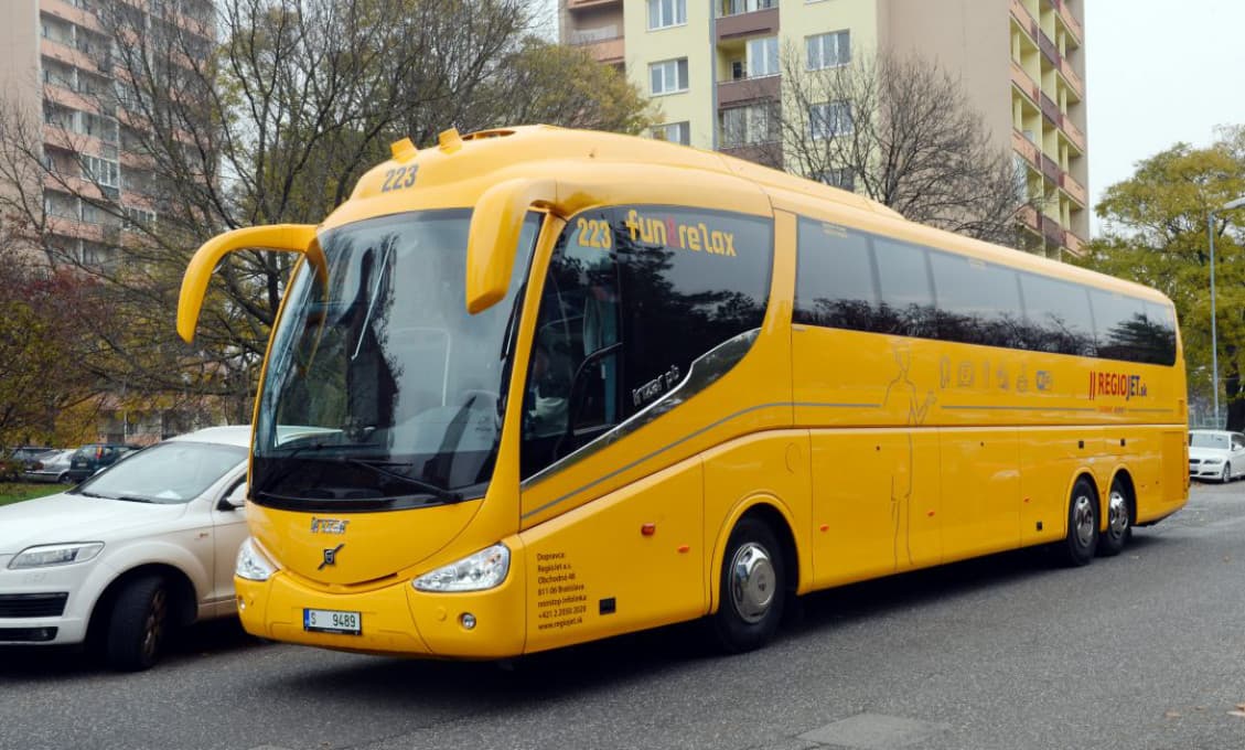 RegioJet po vlakoch obnovuje aj medzinárodné autobusové linky zo Slovenska