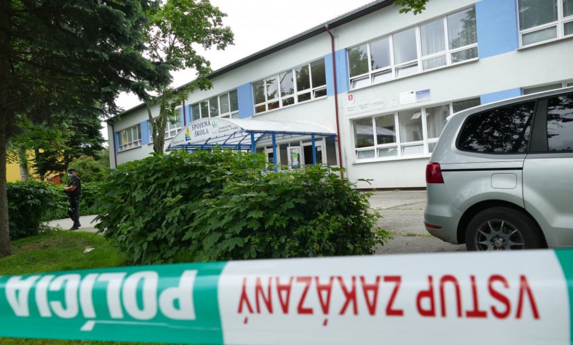 Učiteľa pichol útočník priamo do srdca, opísala útok vo Vrútkach riaditeľka