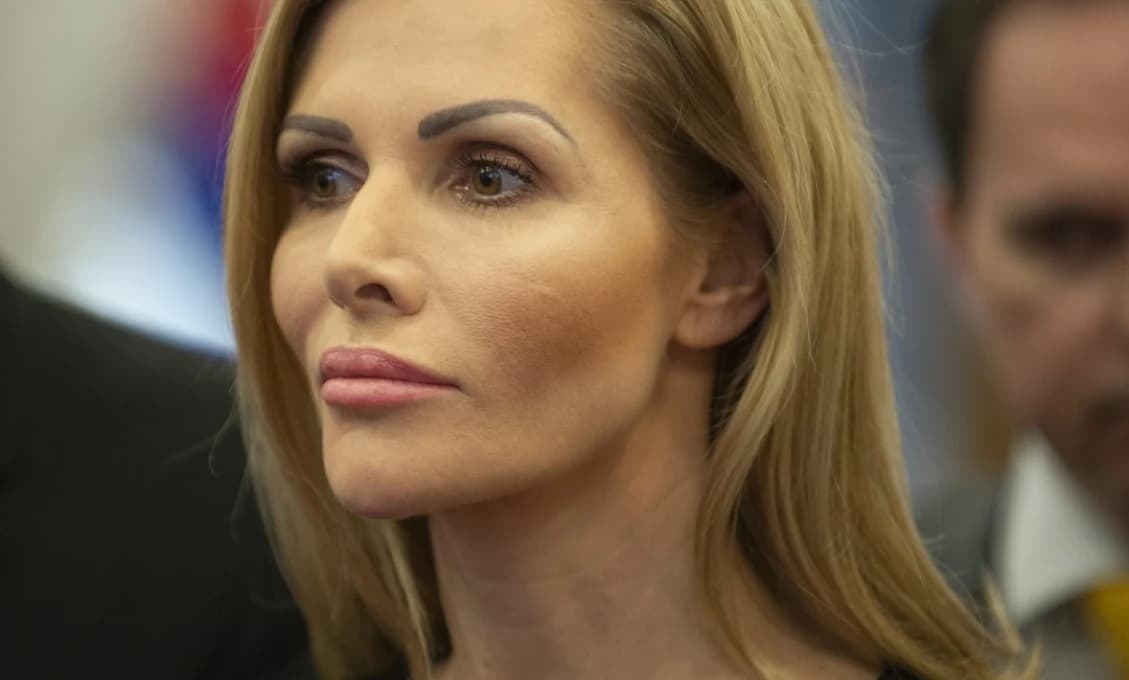 Pamela Anderson zúri na zatknutie Assangea