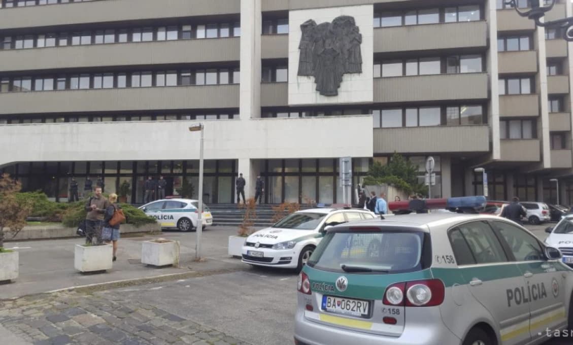 Prípad podnikateľov súdených za machinácie pri verejných obstarávaniach je pred najvyšším súdom