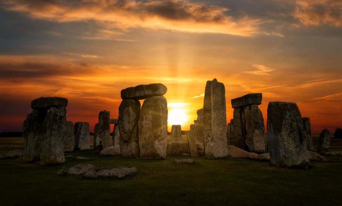 Milióny ľudí sledovali online, ako Stonehenge oslavoval letný slnovrat