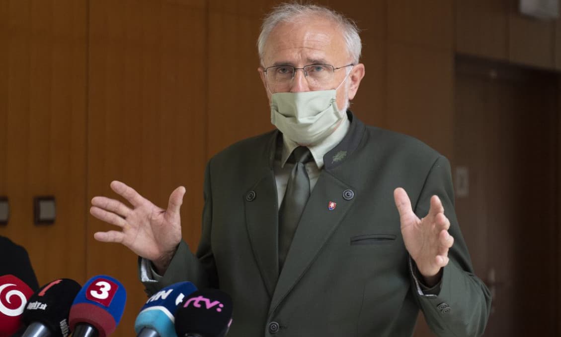 Kollár by mal podľa Mičovského odstúpiť z funkcie predsedu parlamentu