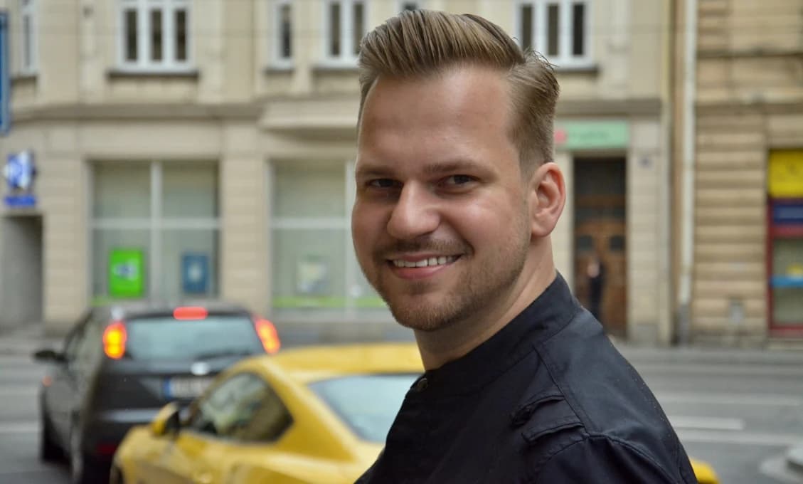 O 17 rokov staršiu partnerku Martina Chodúra označili za jeho matku. Spevák to nenechal len tak!