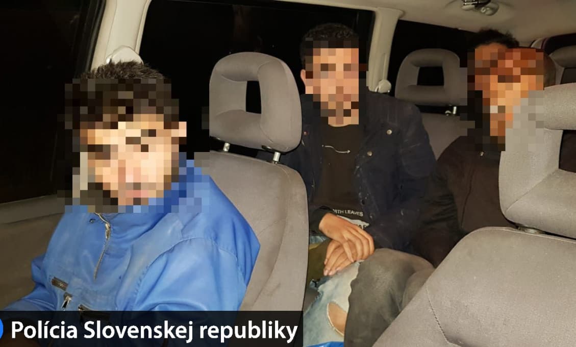 Hliadka colného úradu zadržala rumunského vodiča a päť Sýrčanov (foto)