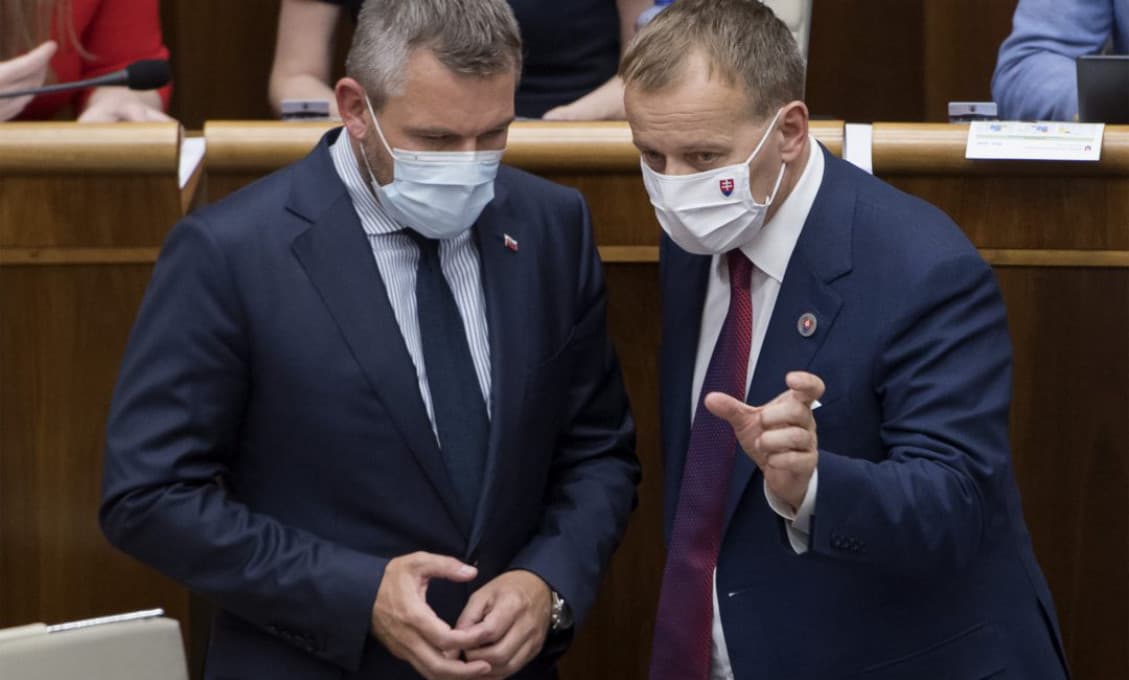 Kollár rozhodnutím nepoužívať titul priznal, že ho získal pochybne, tvrdí Pellegrini