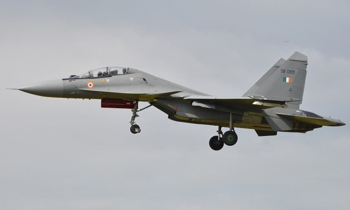 Ruské stíhacie lietadlo Su-30 v piatok "odprevadilo" tri špionážne lietadlá USA (VIDEO)