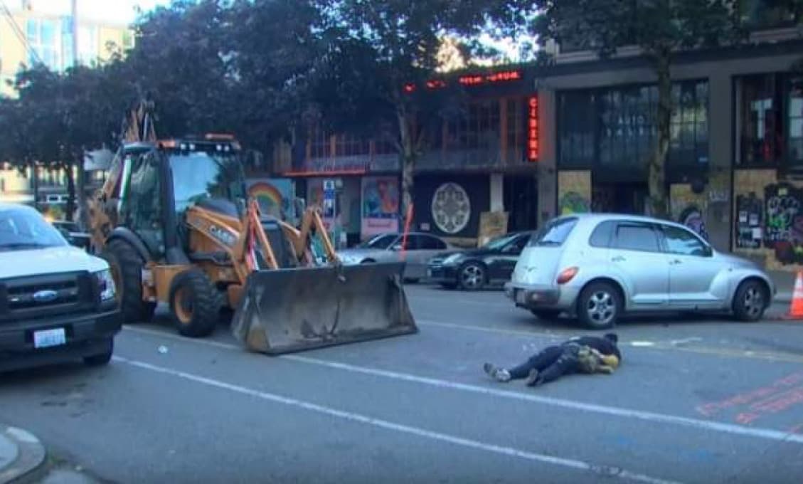Starostka mesta Seattle nedokázala odstrániť barikády, pričom sľúbila, že sa o to opäť pokúsi v nedeľu