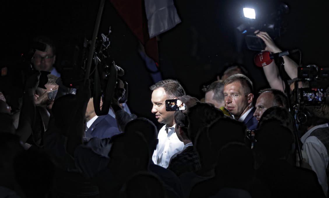 Duda získal v prvom kole prezidentských volieb v Poľsku 43,5 percenta oficiálne spočítaných hlasov