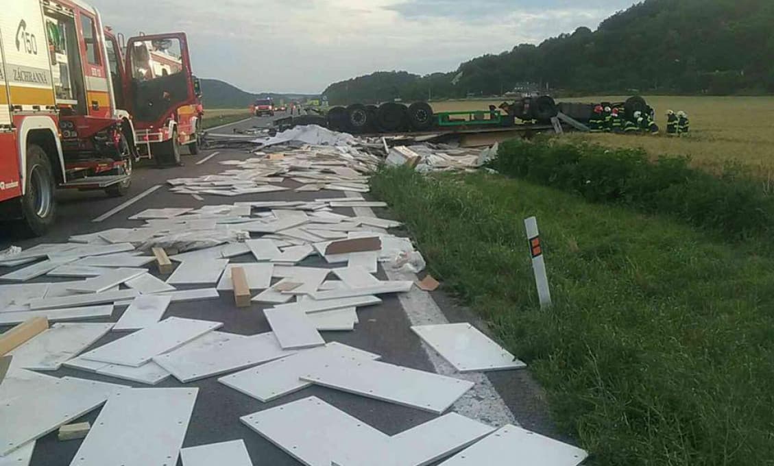 Dopravnú nehodu pri Nitrici neprežil 60-ročný vodič z okresu Partizánske (foto)