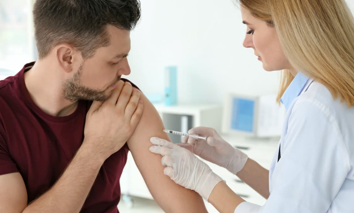 Prví dobrovoľníci ruskej vakcíny proti Covid-19 nehlásia žiadne nepriaznivé vedľajšie účinky