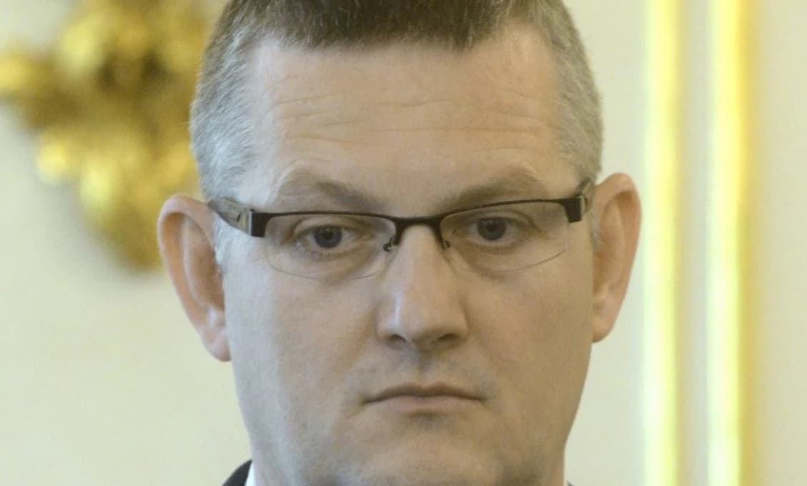 Pri začiatkoch korupčnej kariéry sudcu Sklenku mal stáť Zoroslav Kollár