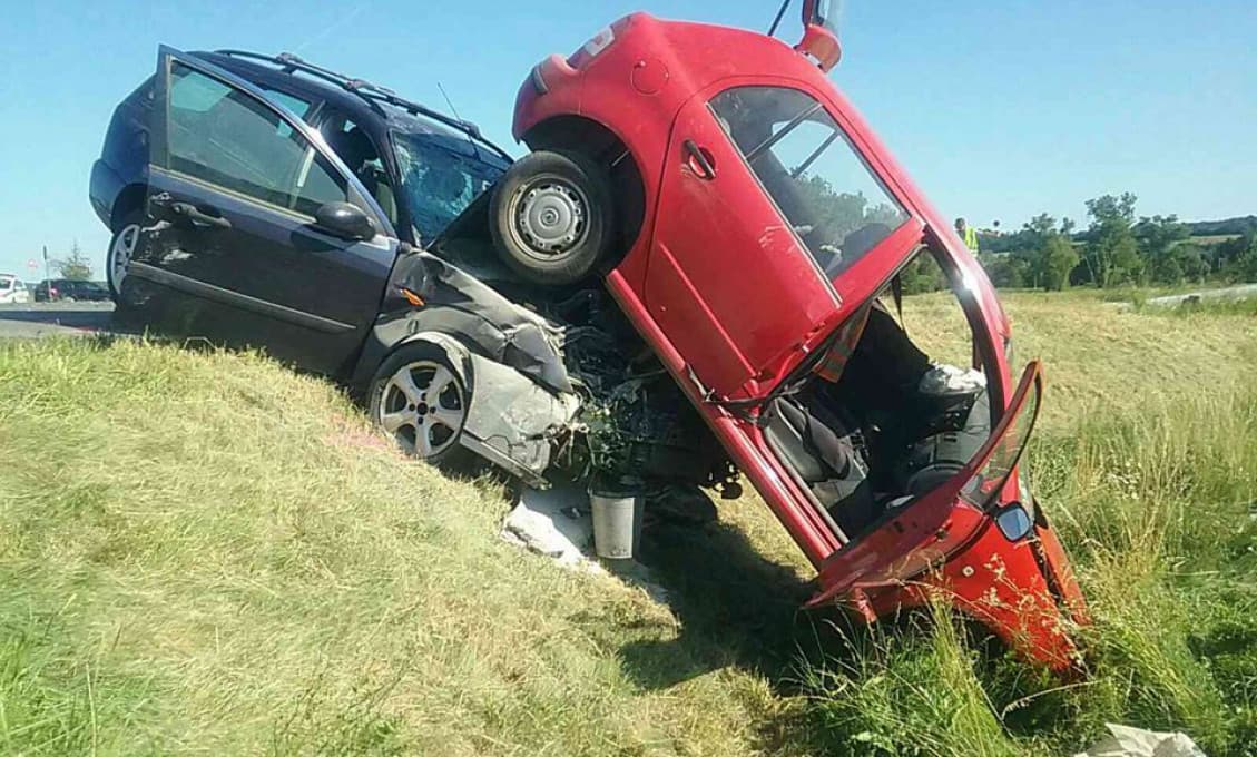 Pri dopravnej nehode pri obci Horná Strehová sa zranilo šesť ľudí (foto)
