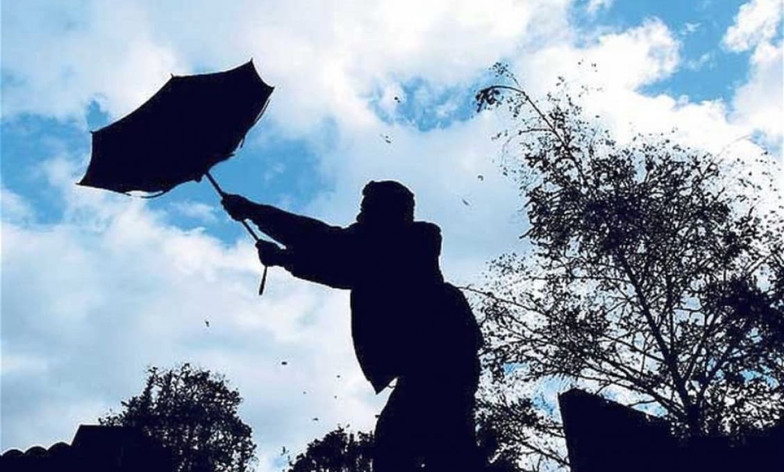 Meteorológovia varujú v sobotu pred silným vetrom, horúčavami i búrkami