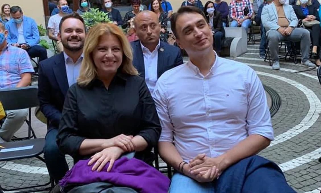 Prezidentka prvýkrát verejne po boku nového muža. Žiari šťastím (foto)