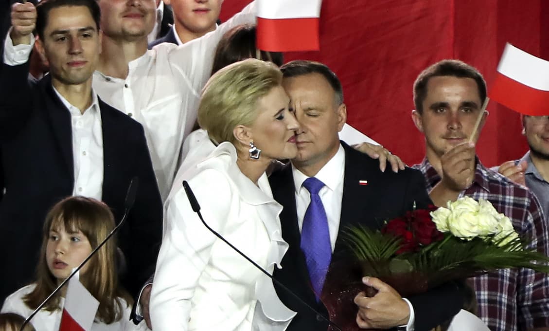 AKTUÁLNE: Poľské voľby vyhral úradujúci prezident Andrzej Duda