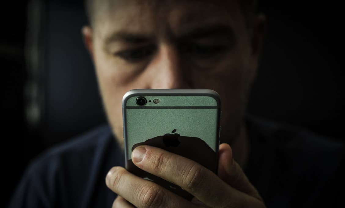 Operátori majú posielať štátu telefónne čísla navrátilcov z „červených" krajín, zaviesť sa má aj nový priestupok
