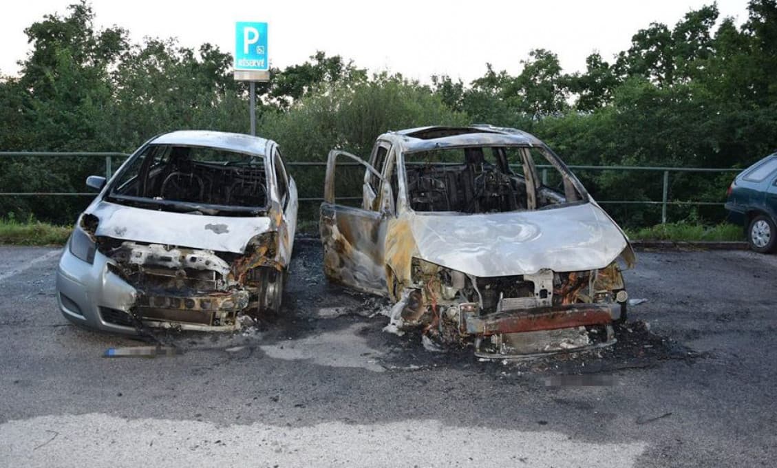 Polícia zadržala Košičana, ktorý podpálil niekoľko áut (foto)