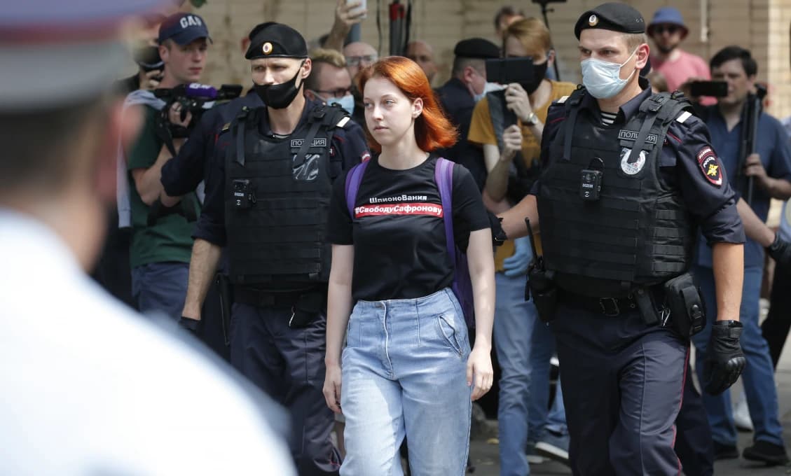 Polícia počas protestu proti reformám ústavy zadržala viac ako 130 ľudí