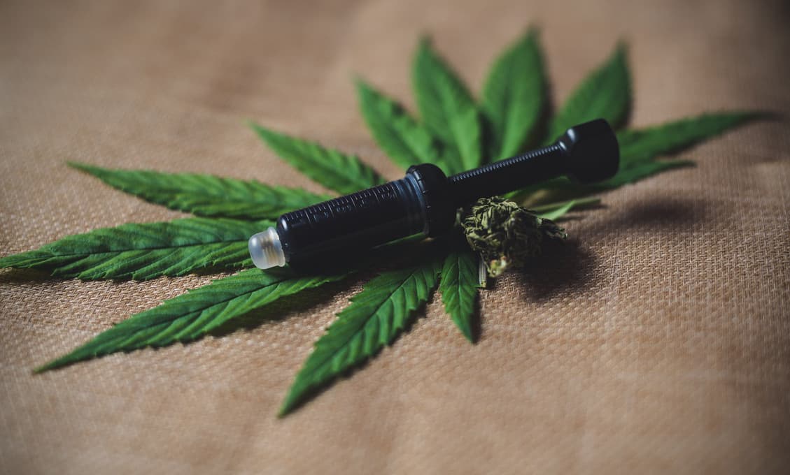 Kanabidiol by sa mal vyradiť zo zoznamu psychotropných látok