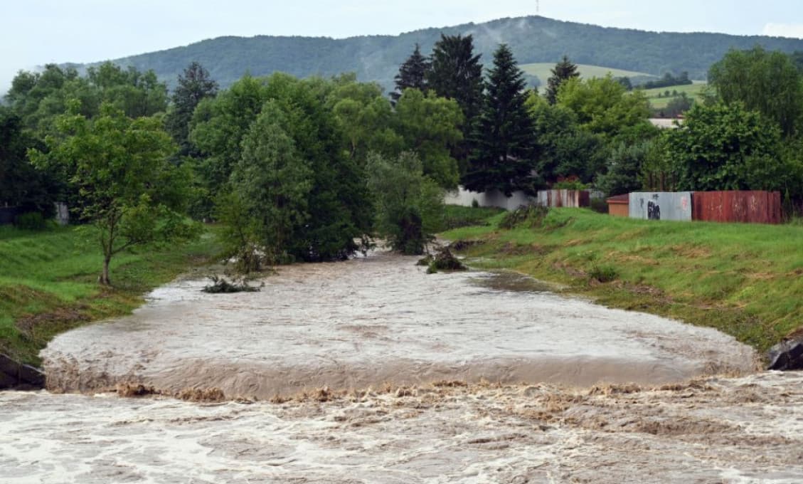 Meteorológovia varujú pred možnými povodňami vo viacerých okresoch Slovenska
