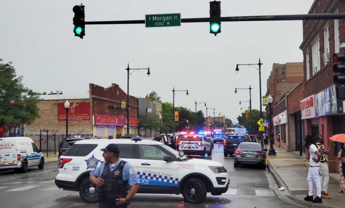 14 ľudí postrelených pred domom smútku v Chicagu