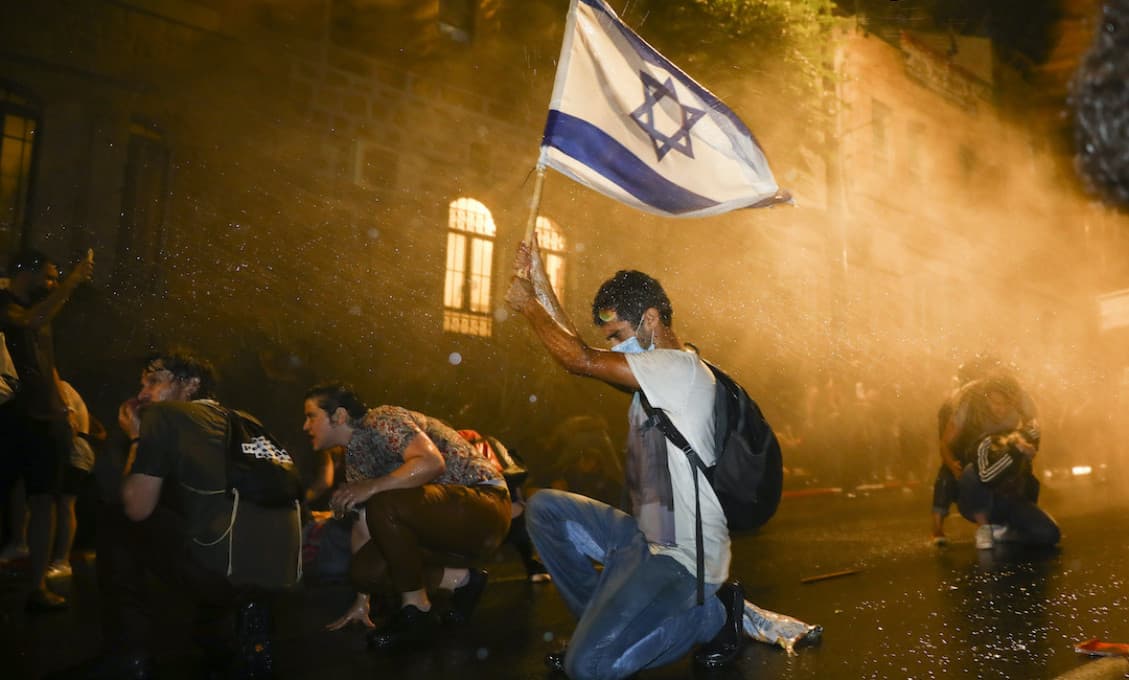 Demonštranti v Izraeli zablokovali vstup do parlamentu
