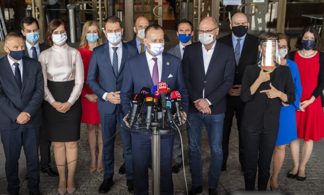 Koalícia podporí premiéra a vládu, mimoriadnu schôdzu blokovať nebude