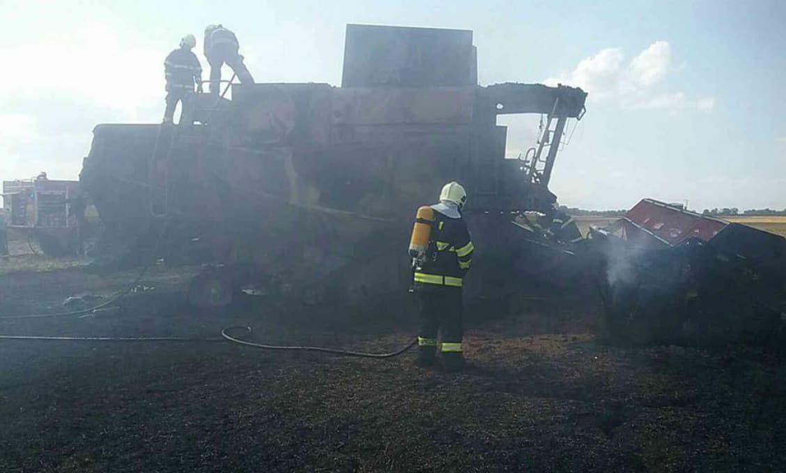 Zhorela ďalšia lokomotíva aj kombajn (foto)