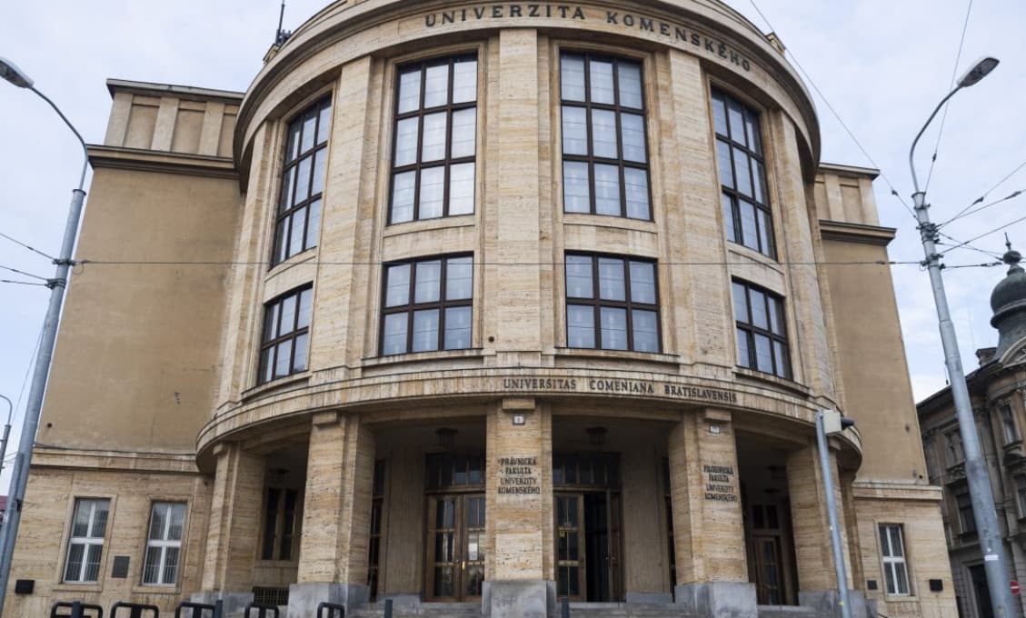 Univerzita Komenského trvá na tom, že Matovičova diplomovka nemala prejsť obhajobou
