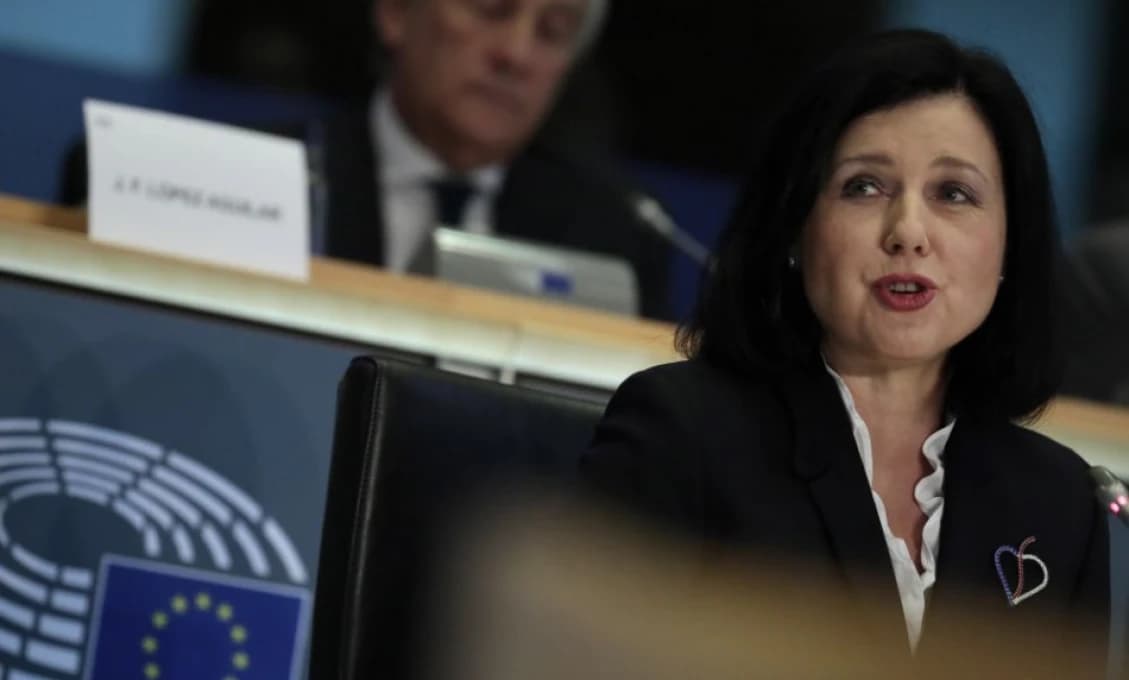 Jourová vyjadrila znepokojenie nad situáciou okolo maďarského servera Index.hu