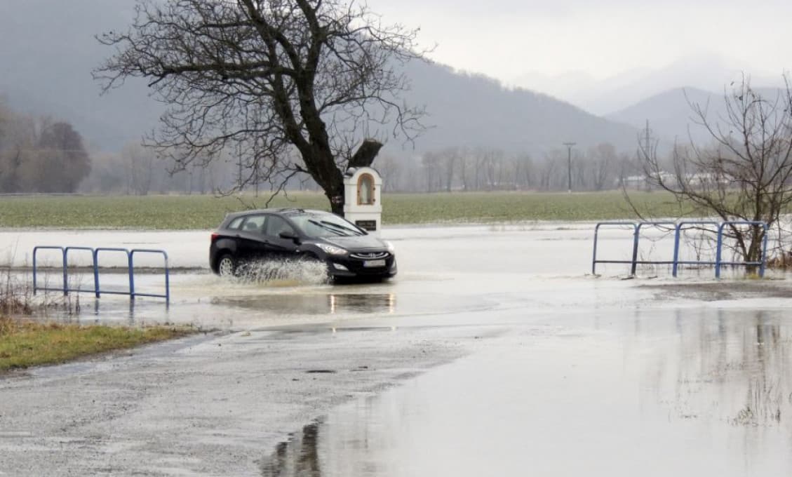 SHMÚ vydal výstrahu prvého, druhého aj tretieho stupňa pred prívalovými povodňami