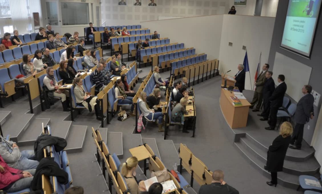 Vysoké školy budú musieť nájsť mechanizmy, ktoré by efektívnejšie bránili podvádzaniu