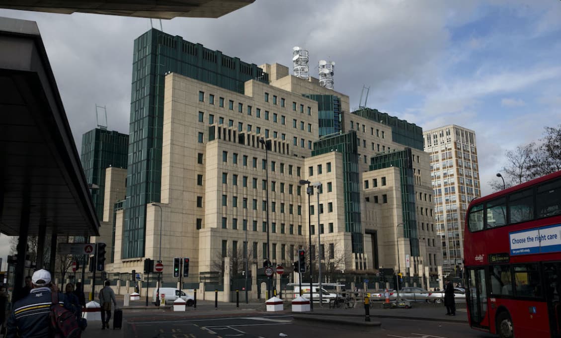 Novým riaditeľom tajnej služby MI6 bude diplomat Richard Moore