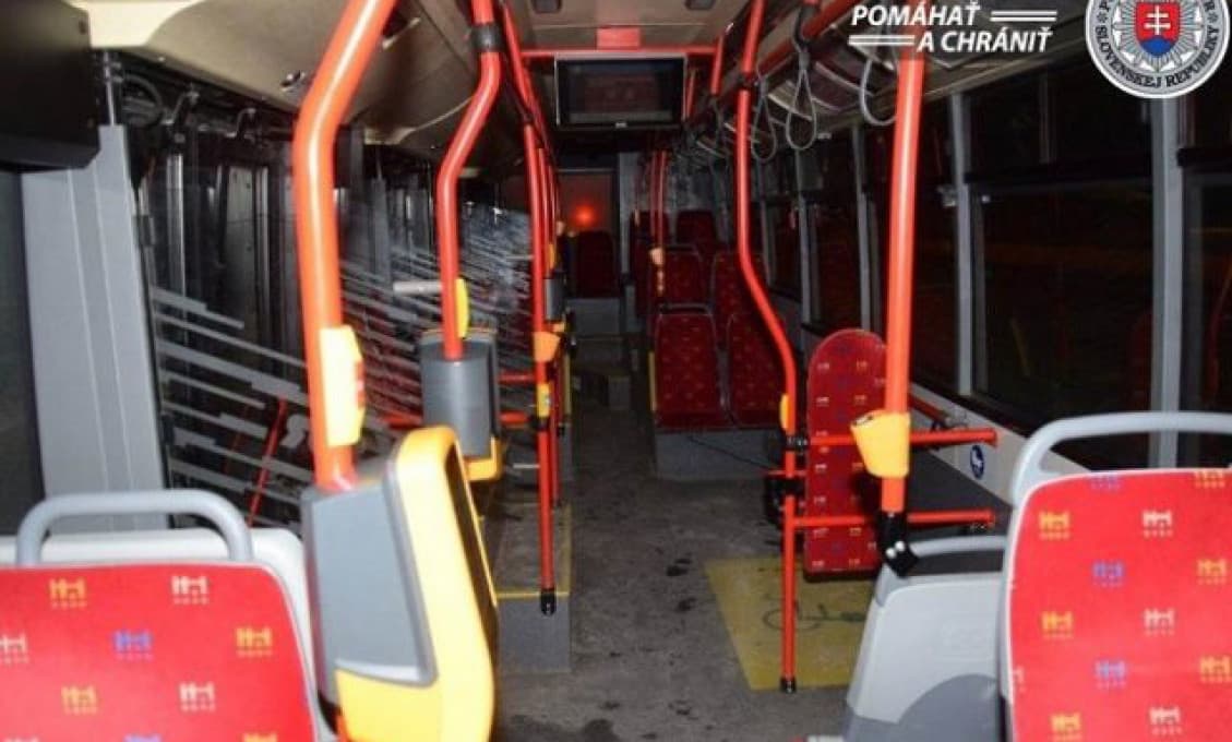 Krajský súd potvrdil tri roky pre mladíka, ktorý sa zúčastnil na útoku v MHD