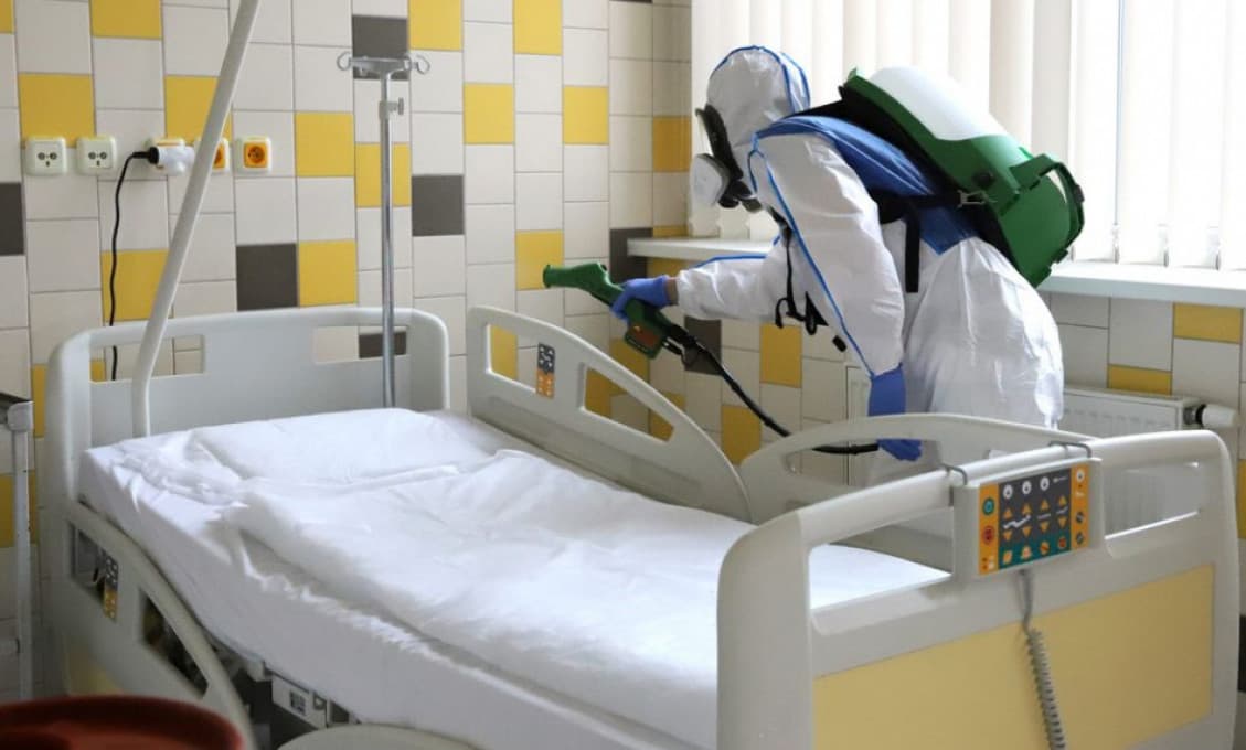 Ďalšou obeťou koronavírusu na Slovensku je 67-ročný muž, mal rozvinutú pľúcnu formu COVID-19