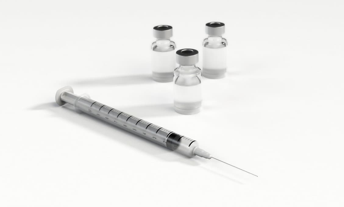 EÚ zaistila 300 miliónov dávok potenciálnej vakcíny od Sanofi