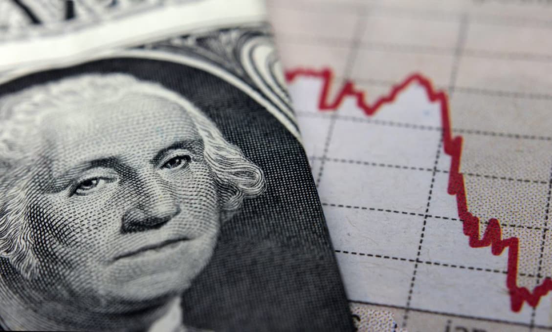 Agentúra Fitch zhoršila výhľad ratingu USA na negatívny