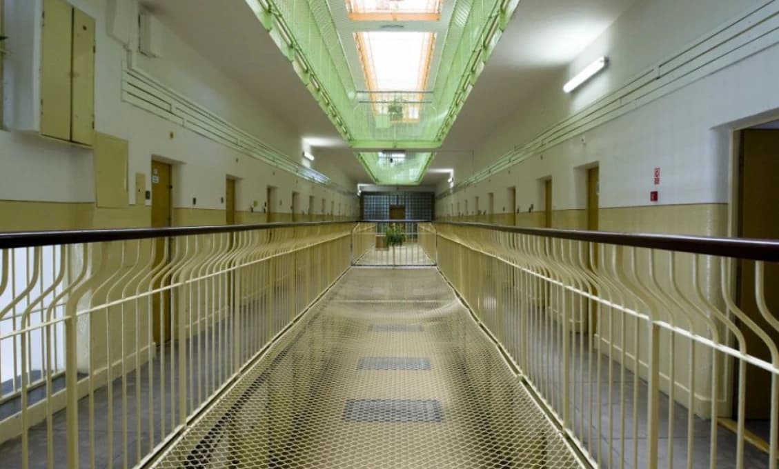 Muž dostal za vyhrážky a útok na policajtov nepodmienečný trest