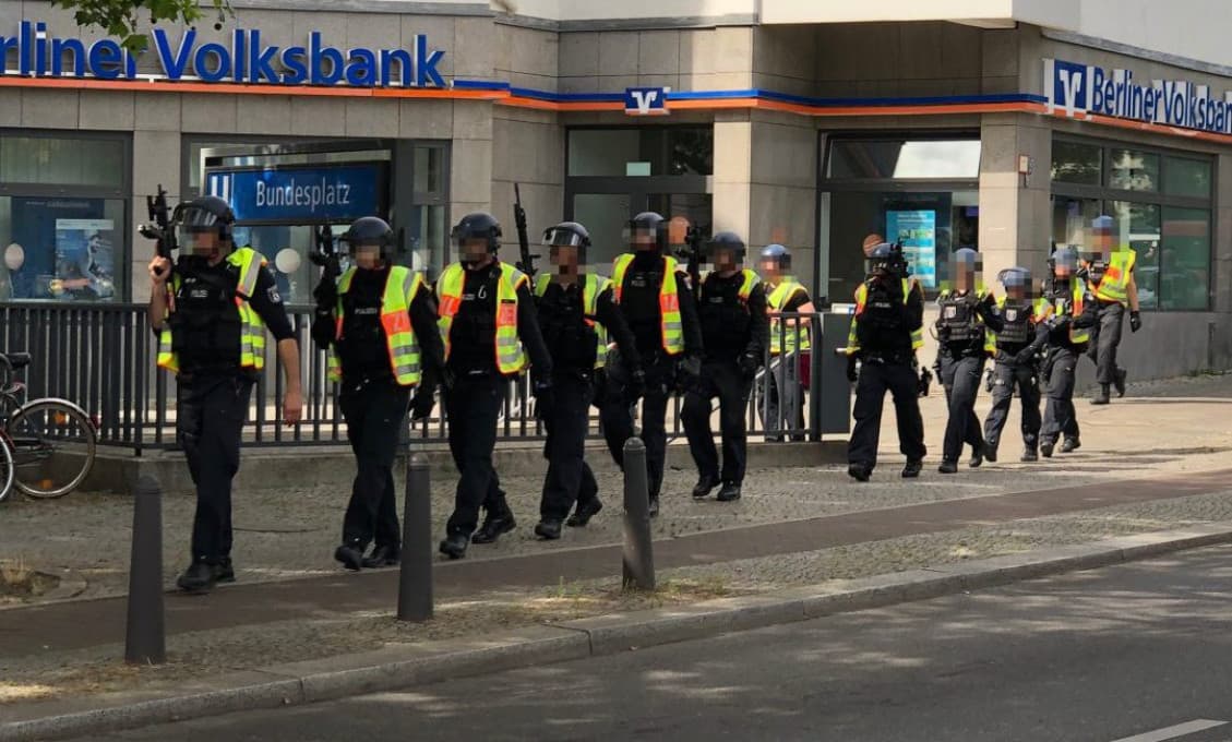 AKTUÁLNE: Pri pokuse o bankovú lúpež v Berlíne policajti naháňajú zlodejov