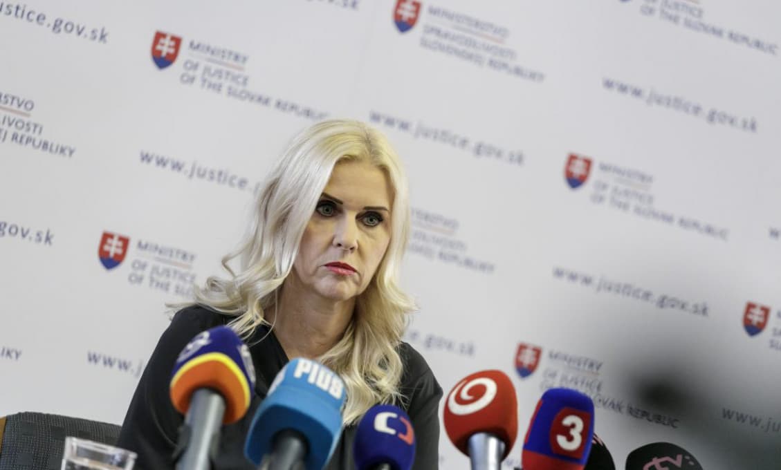 AKTUÁLNE: Bývalá štátna tajomníčka Monika J. zostáva vo väzbe (aktualizácia)