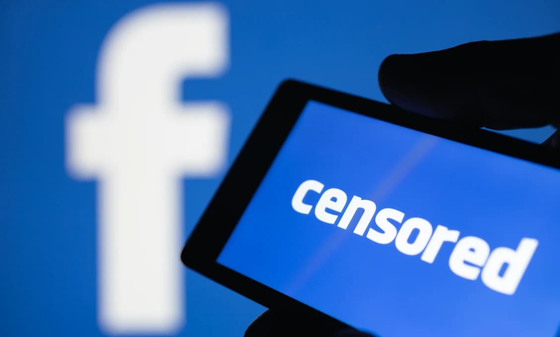 Facebook tvrdo scenzúroval Trumpa a Twitter ho dokonca zablokoval