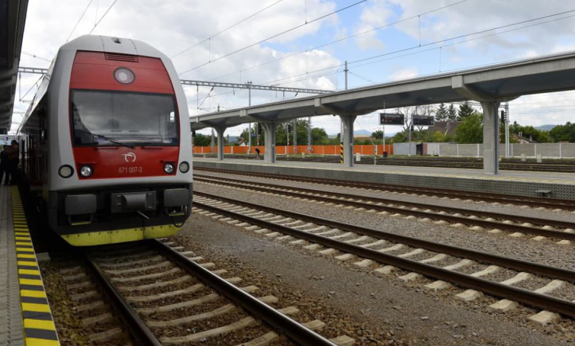 Železnice SR nahradia pre výluky na trase medzi Žarnovicou a Novou Baňou dopravu autobusmi