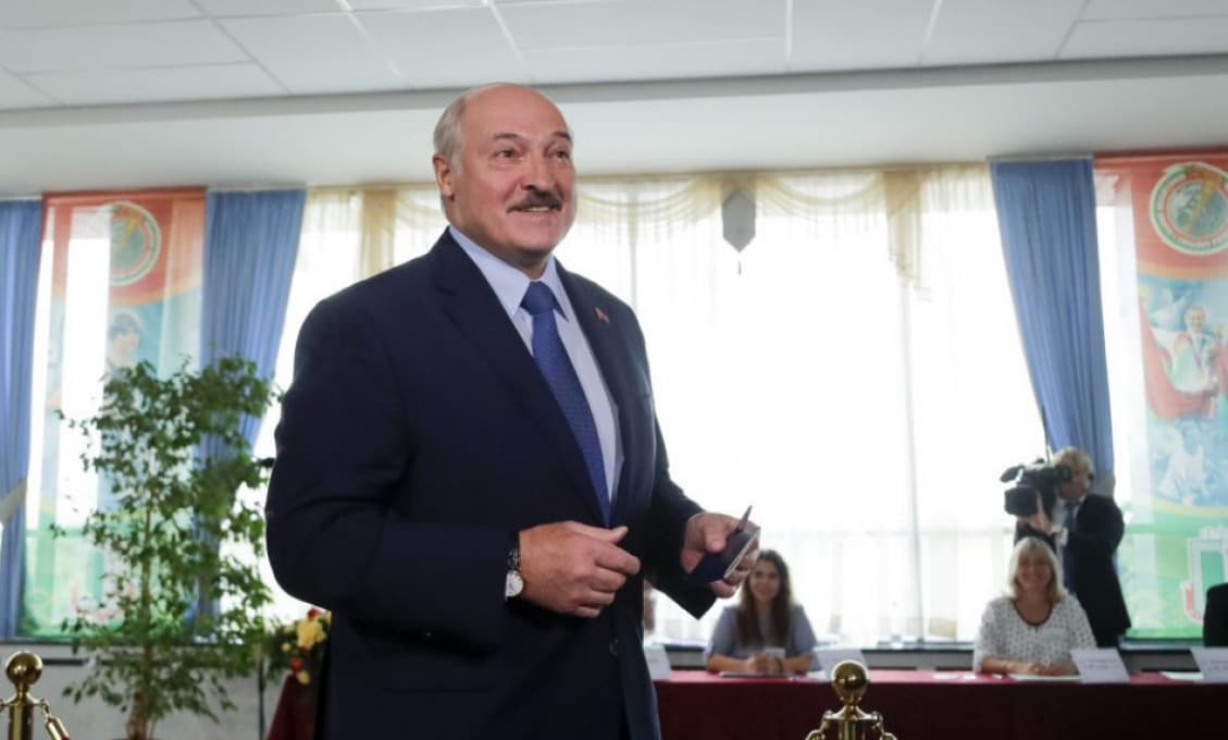 Prezidentské voľby v Bielorusku vyhral Lukašenko, Cichanovská má 6,8 percenta