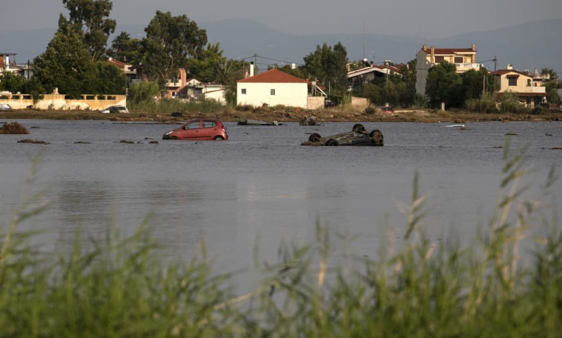 Po záplavách na gréckom ostrove Evia je najmenej sedem mŕtvych