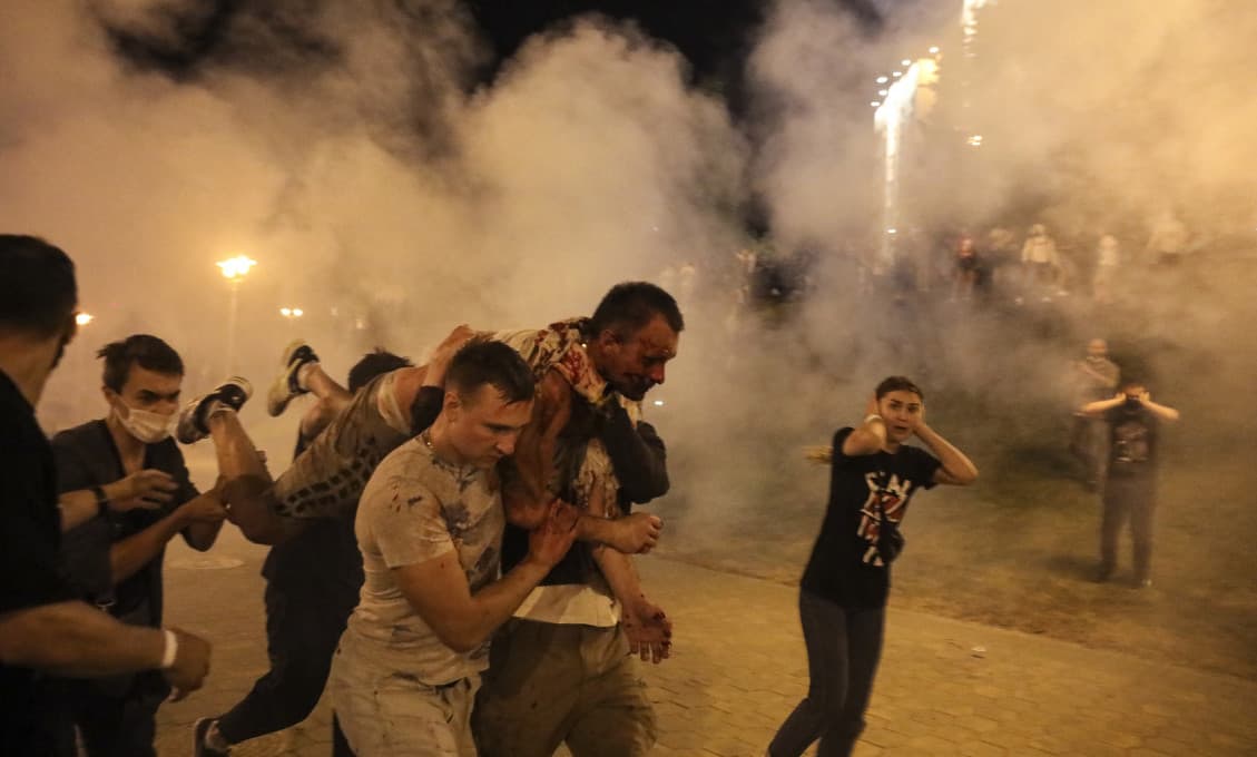 Bieloruská polícia pri demonštráciách zadržala 3000 ľudí; mnohí utrpeli zranenia