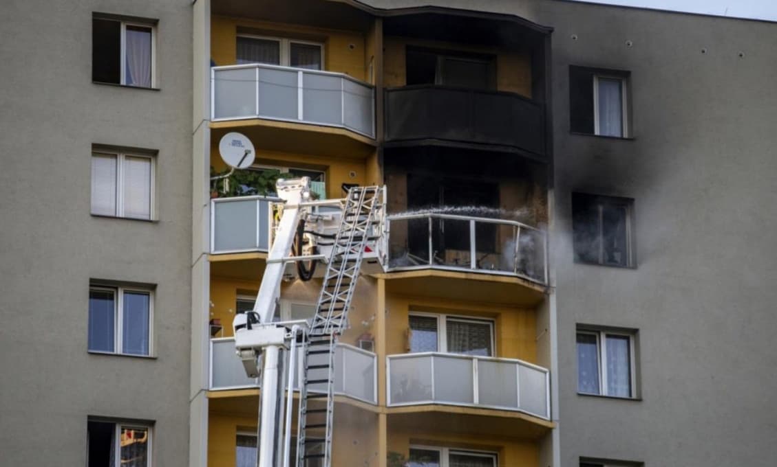 Hrdina z bohumínského pekla: Statočný sused zachránil ľudí z horiaceho bytu cez balkón!